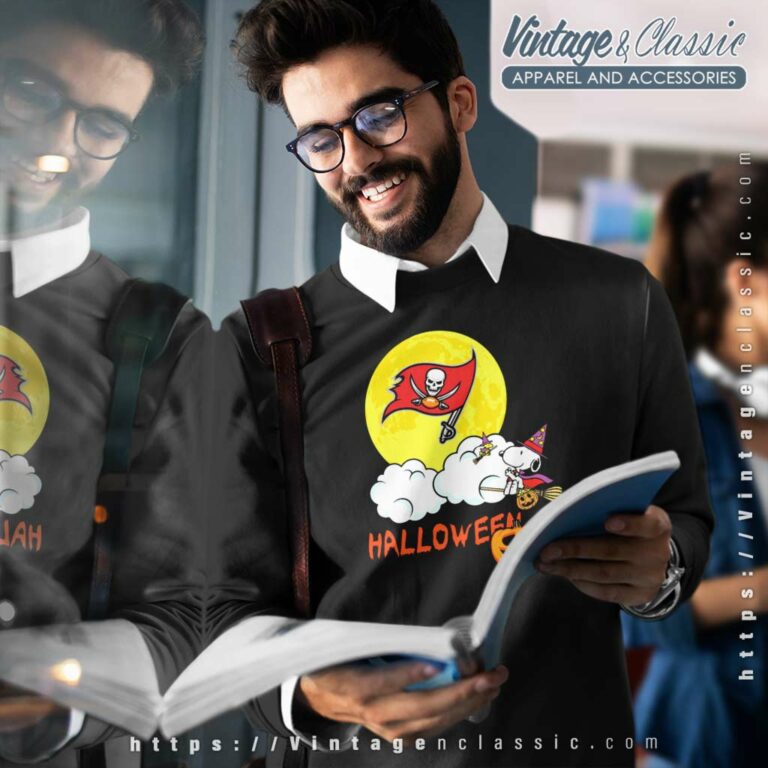 Halloween Snoopy Tampa Bay Buccaneers Sweatshirt Halloween Snoopy Tampa Bay Buccaneers Sweatshirt