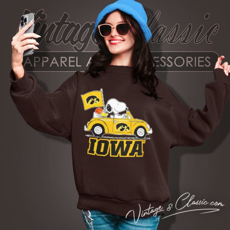 Iowa Hawkeyes Basketball Snoopy Dog Driving Car Sweatshirt Iowa Hawkeyes Basketball Snoopy Dog Driving Car Sweatshirt