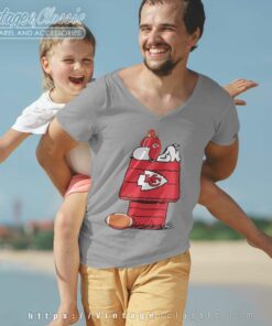 Kansas City Chiefs Snoopy Woodstock Waiting For Football Season V Neck TShirt