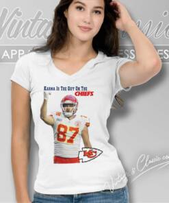 Karma Is The Guy On The Chiefs Coming Straight Home To Me V Neck TShirt