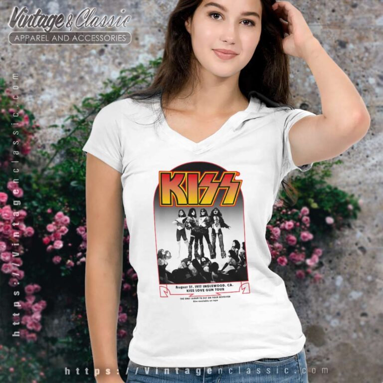 Kiss Inglewood 1977 V Neck TShirt Kiss Inglewood 1977 V Neck TShirt