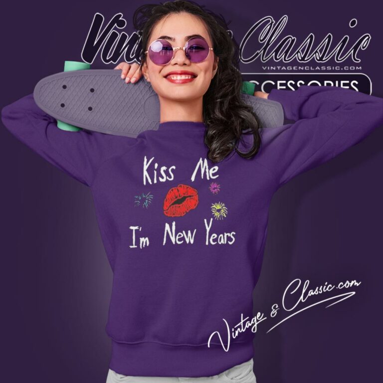 Kiss Me Im New Years 2024 Sweatshirt Kiss Me Im New Years 2024 Sweatshirt