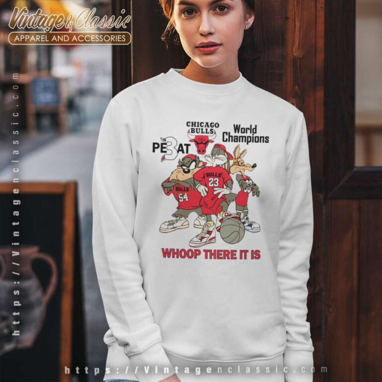 Looney Tunes Cartoon Chicago Bulls 3 Peat Sweatshirt Looney Tunes Cartoon Chicago Bulls 3 Peat Sweatshirt