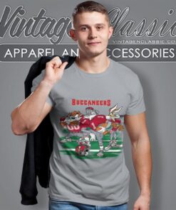 Looney Tunes Friends Tampa Bay Buccaneers Shirt 5 Looney Tunes Friends Tampa Bay Buccaneers Shirt T shirt