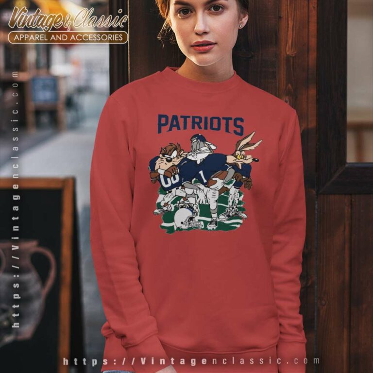 Looney Tunes New England Patriots Sweatshirt Looney Tunes New England Patriots Sweatshirt