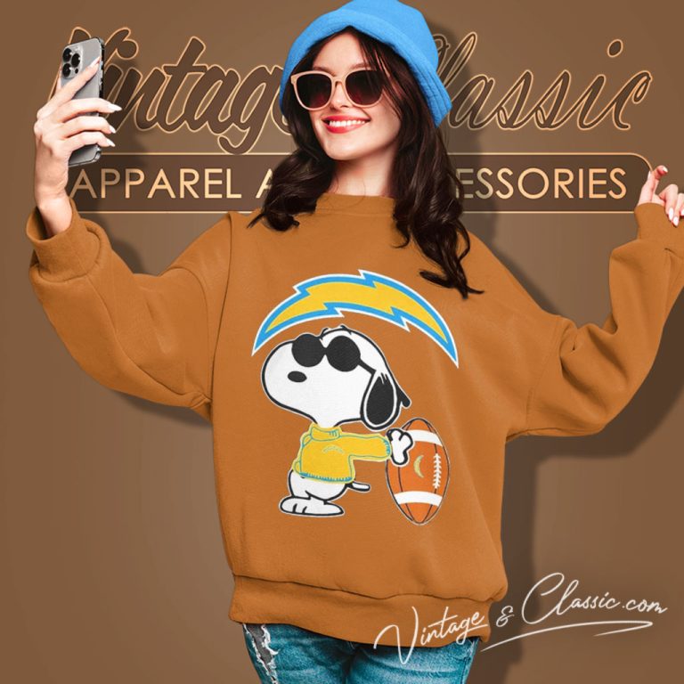 Los Angeles Chargers Snoopy Dog Peanuts Sweatshirt Los Angeles Chargers Snoopy Dog Peanuts Sweatshirt