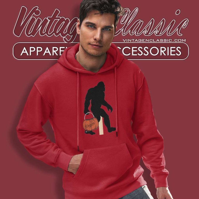 Los Angeles Dodgers Bigfoot Halloween Hoodie Los Angeles Dodgers Bigfoot Halloween Hoodie