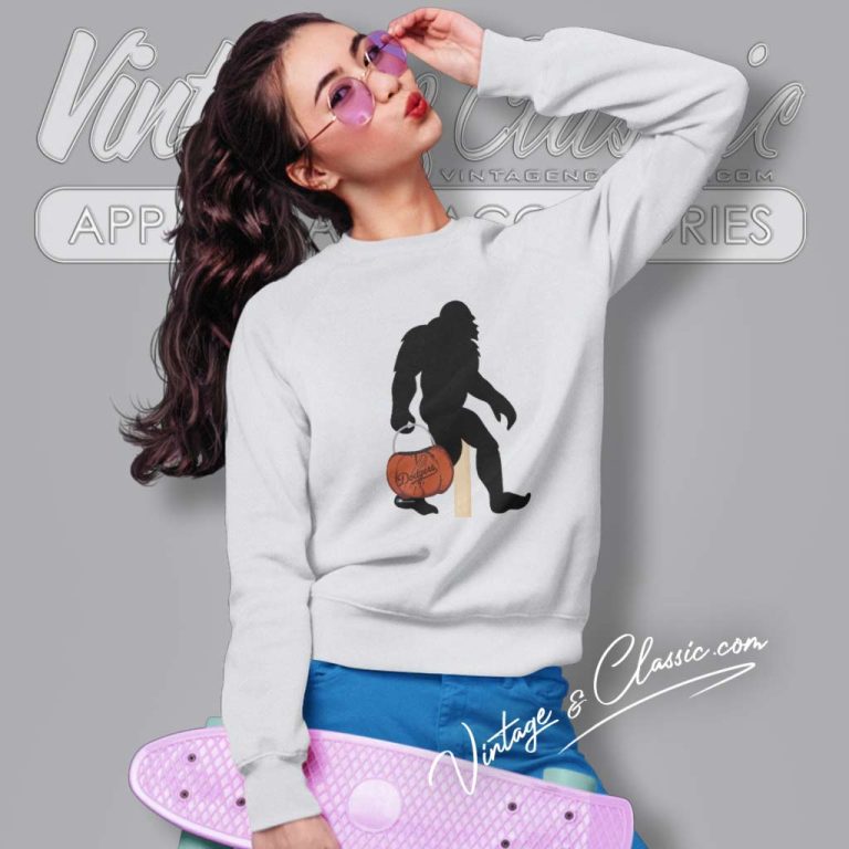 Los Angeles Dodgers Bigfoot Halloween Sweatshirt Los Angeles Dodgers Bigfoot Halloween Sweatshirt