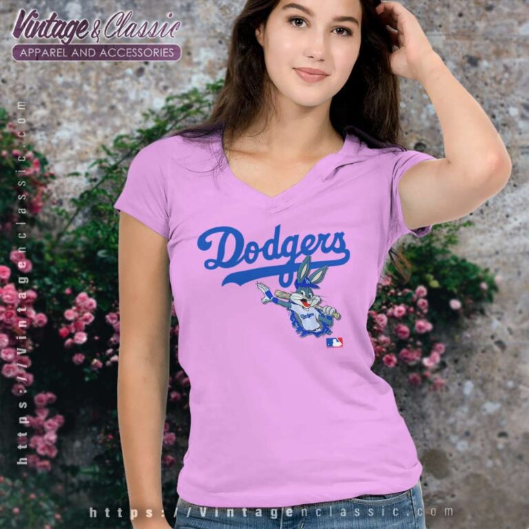 Los Angeles Dodgers Bugs Bunny V Neck TShirt Los Angeles Dodgers Bugs Bunny V Neck TShirt