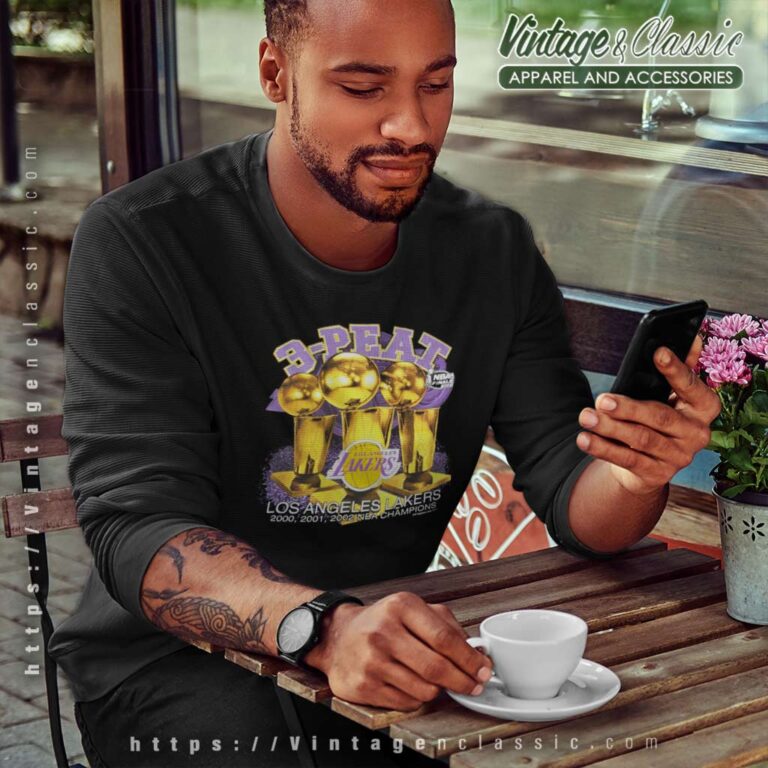 Los Angeles Lakers 3 Peat Champions 2002 Sweatshirt Los Angeles Lakers 3 Peat Champions 2002 Sweatshirt