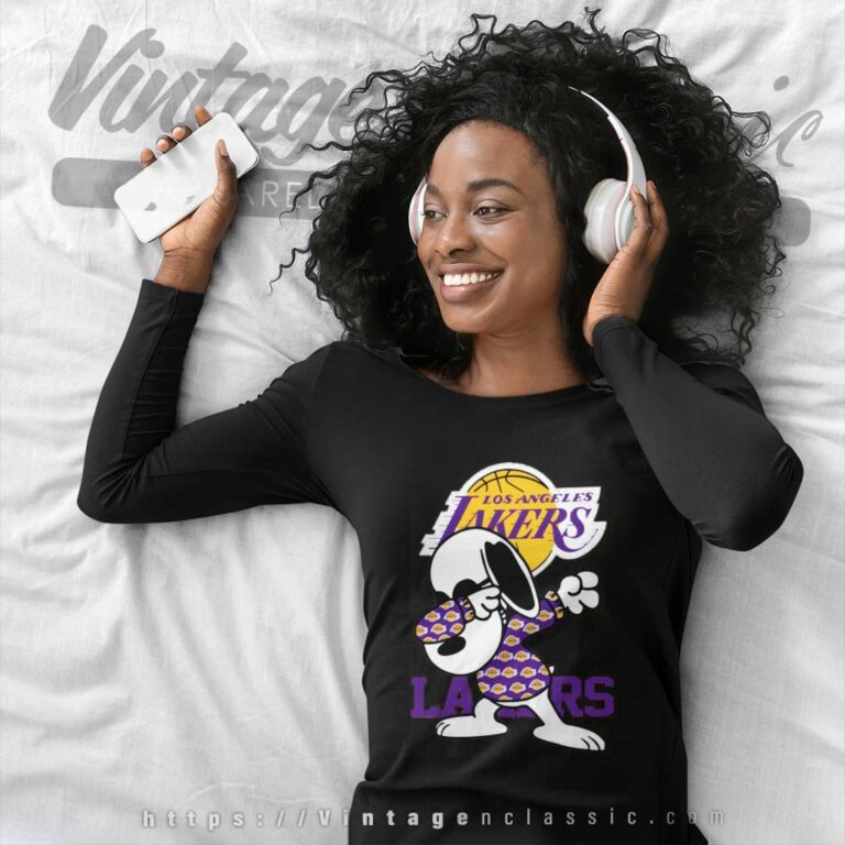 Los Angeles Lakers Snoopy Dabbing Long Sleeve Tee Los Angeles Lakers Snoopy Dabbing Long Sleeve Tee
