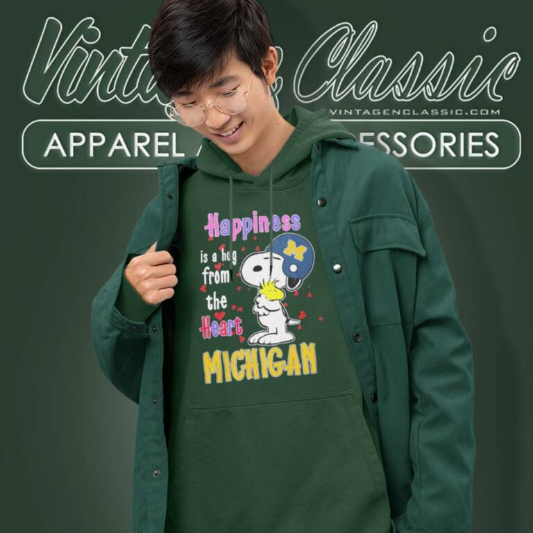 Michigan Wolverines Snoopy And Woodstock Happiness Is A Hug From The Heart Hoodie Michigan Wolverines Snoopy And Woodstock Happiness Is A Hug From The Heart Hoodie