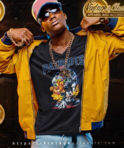 Mickey Vince Lombardi Trophy New England Patriots V Neck TShirt