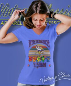 Minnesota Vikings Nfl Grateful Dancing Bears Retro V Neck TShirt