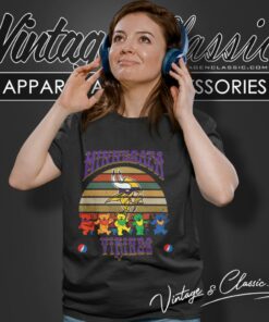 Minnesota Vikings Nfl Grateful Dancing Bears Retro Women T Shirt