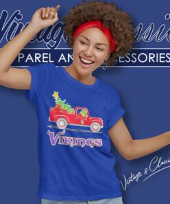 Minnesota Vikings Santa Grinch Driving Truck Christmas Women T Shirt