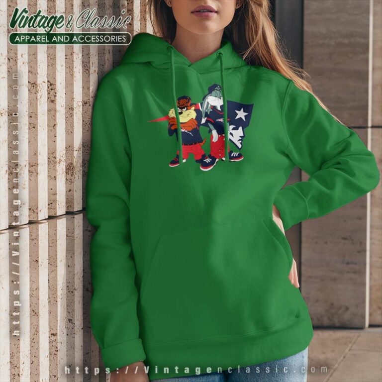 New England Patriots Bugs Bunny Taz Hoodie New England Patriots Bugs Bunny Taz Hoodie