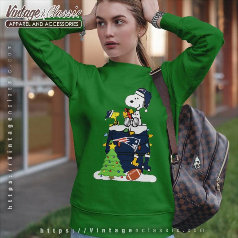 New England Patriots Christmas Snoopy Sweatshirt New England Patriots Christmas Snoopy Sweatshirt