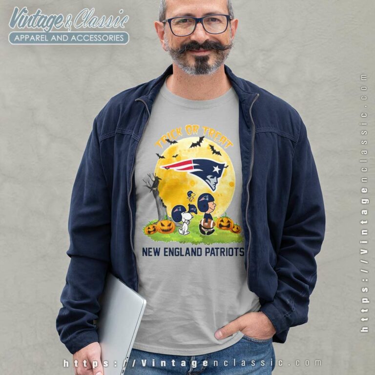 New England Patriots Snoopy Charlie Brown Halloween Trick Or Treat Long Sleeve Tee New England Patriots Snoopy Charlie Brown Halloween Trick Or Treat Long Sleeve Tee