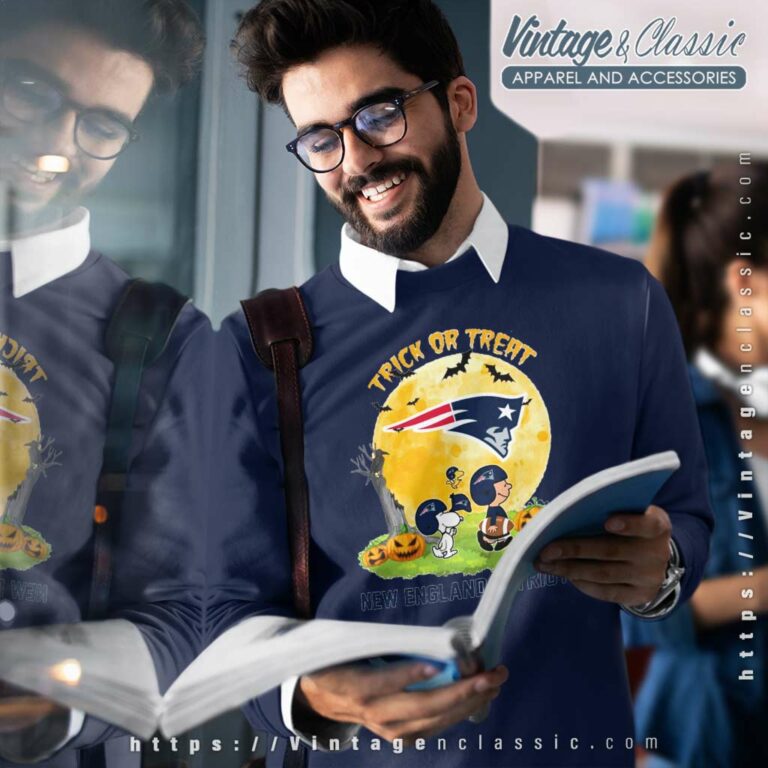 New England Patriots Snoopy Charlie Brown Halloween Trick Or Treat Sweatshirt New England Patriots Snoopy Charlie Brown Halloween Trick Or Treat Sweatshirt