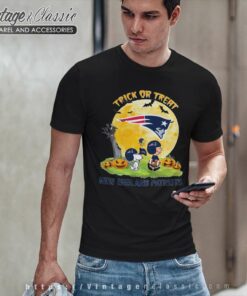 New England Patriots Snoopy Charlie Brown Halloween Trick Or Treat T Shirt