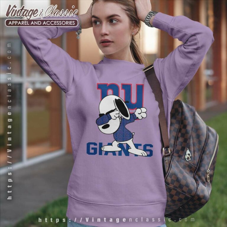 New York Giants Snoopy Dabbing Sweatshirt New York Giants Snoopy Dabbing Sweatshirt