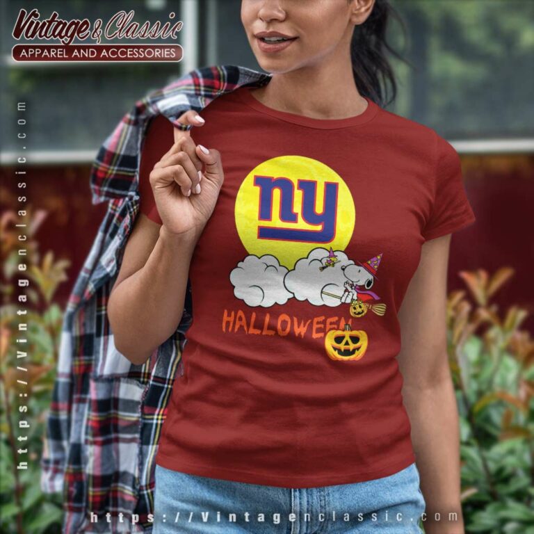 New York Giants Snoopy Halloween Women TShirt New York Giants Snoopy Halloween Women TShirt