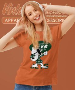 New York Jets Snoopy Dabbing Women TShirt