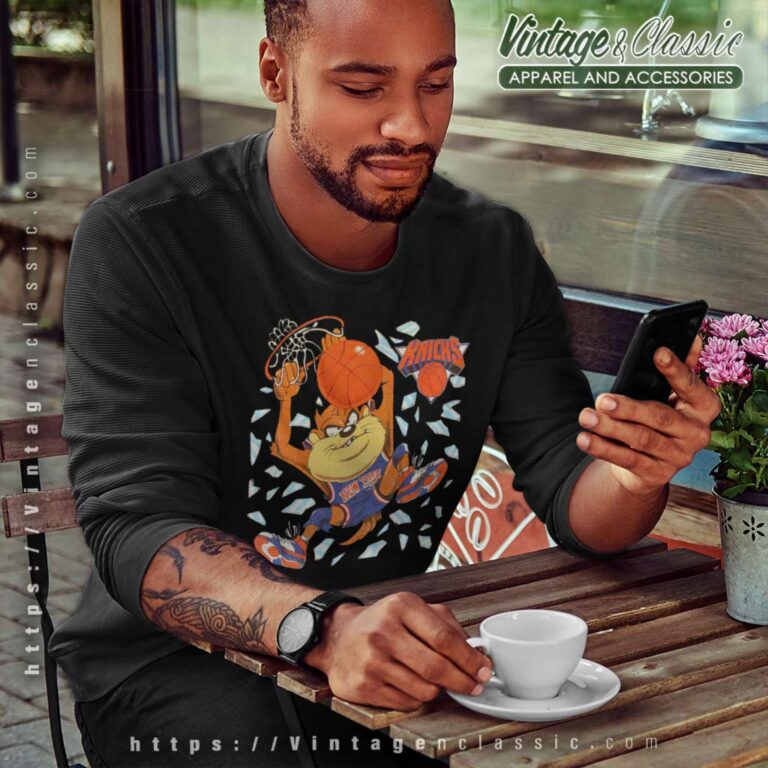 New York Knicks Nba Looney Tunes Sweatshirt New York Knicks Nba Looney Tunes Sweatshirt