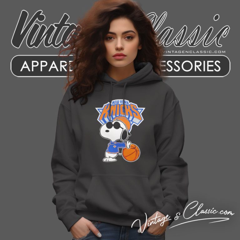 New York Knicks Nba X Snoopy Dog Peanuts Hoodie New York Knicks Nba X Snoopy Dog Peanuts Hoodie