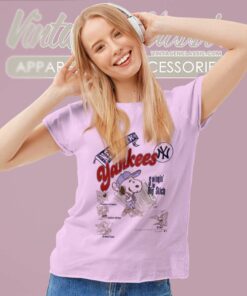 New York Yankees Peanuts Swingin The Big Stitch Women TShirt