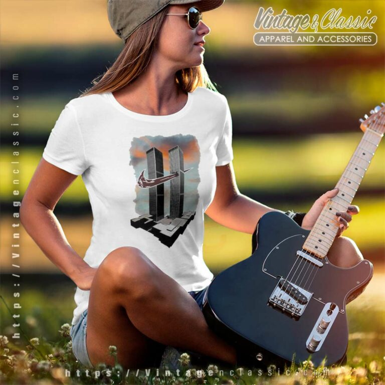 Nike Twin Towers Women TShirt Nike Twin Towers Women TShirt