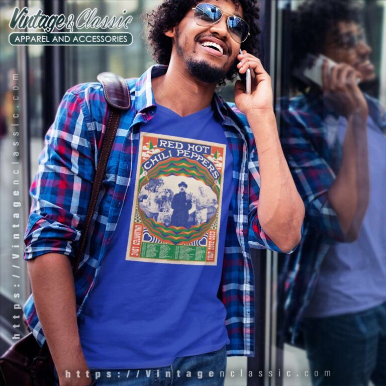 Official Unlimited Love Tour Poster V Neck TShirt Official Unlimited Love Tour Poster V Neck TShirt