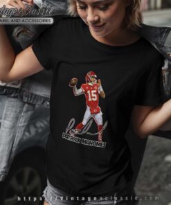 Patrick Mahomes Super Bowl LVII Champions Kansas City Chiefs Signatures Personalized Tshit Women