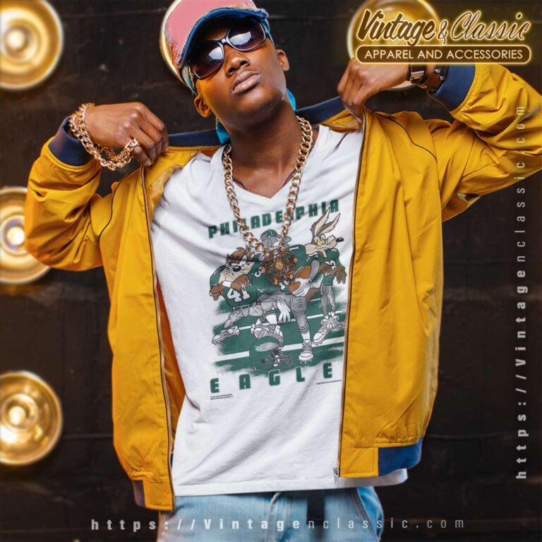 Philadelphia Eagles Looney Tunes Bugs Bunny V Neck TShirt Philadelphia Eagles Looney Tunes Bugs Bunny V Neck TShirt