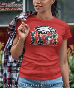 Philadelphia Eagles Snoopy And Friends Walking Women TShirt