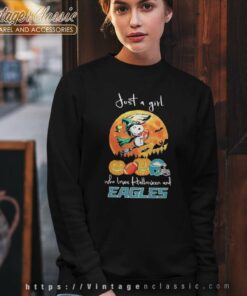 Philadelphia Eagles Snoopy Woodstock Just A Girl Who Loves Halloween Sweatshirt