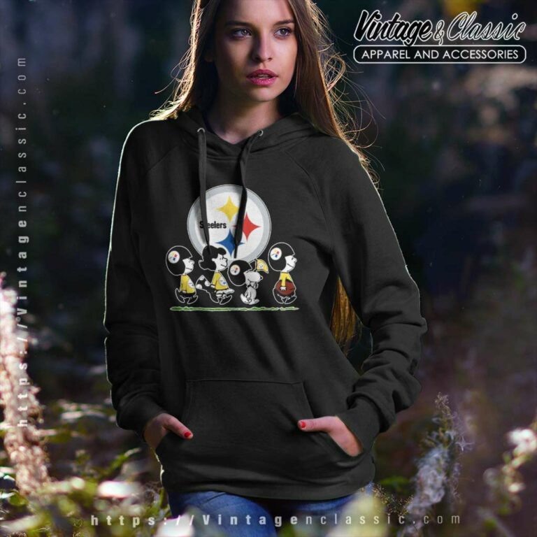 Pittsburgh Steelers Snoopy And Friends Walking Hoodie Pittsburgh Steelers Snoopy And Friends Walking Hoodie
