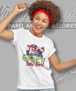 Ravens X Grinch Lives Here Christmashirt Women TShirt