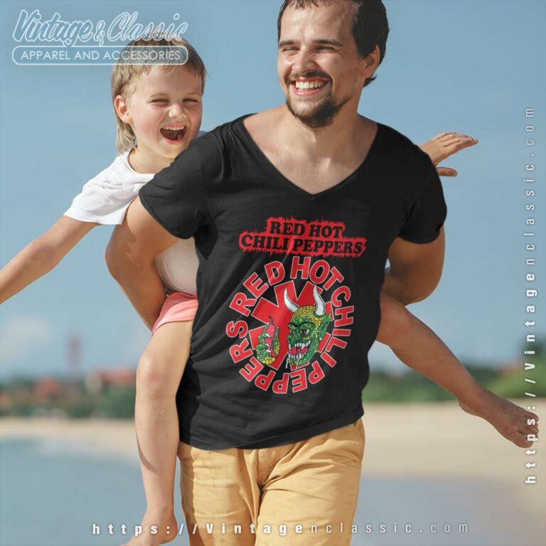Red Hot Chili Peppers Rare 2006 Tour V Neck TShirt Red Hot Chili Peppers Rare 2006 Tour V Neck TShirt