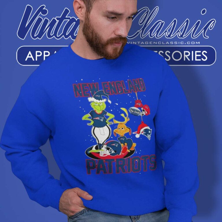 Santa The Grinch And Dog Nfl Patriots Sweatshirt Santa The Grinch And Dog Nfl Patriots Sweatshirt