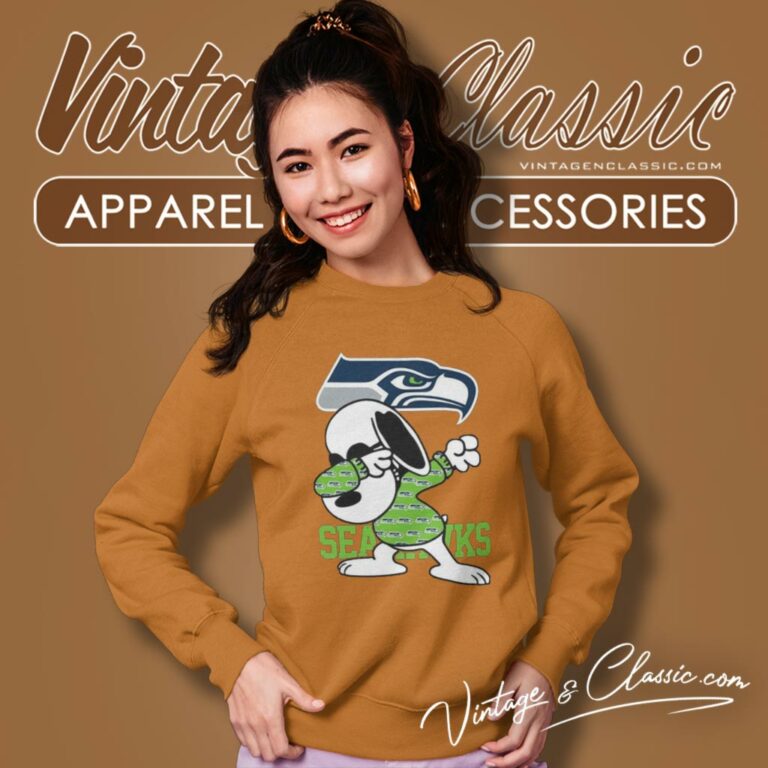 Seattle Seahawks Snoopy Dabbing Sweatshirt Seattle Seahawks Snoopy Dabbing Sweatshirt