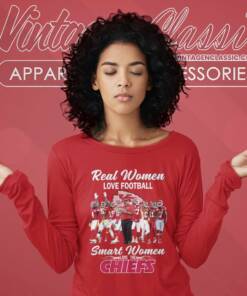 Smart Women Love The Chiefs Long Sleeve Tee