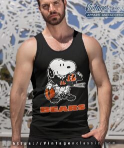 Snoopy A Strong And Proud Chicago Bears Shirt