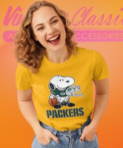 Snoopy A Strong And Proud Green Bay Packers Shirt Women T shirt