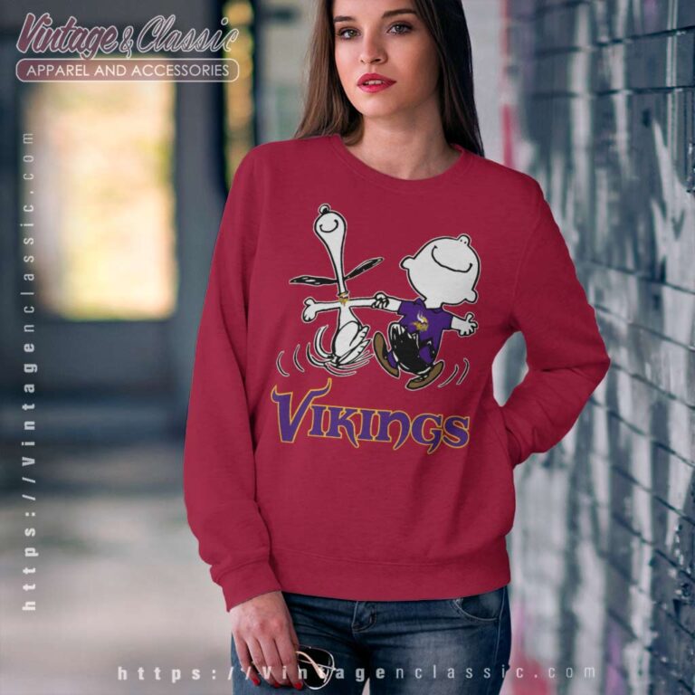 Snoopy And Charlie Brown Minnesota Vikings Sweatshirt Snoopy And Charlie Brown Minnesota Vikings Sweatshirt