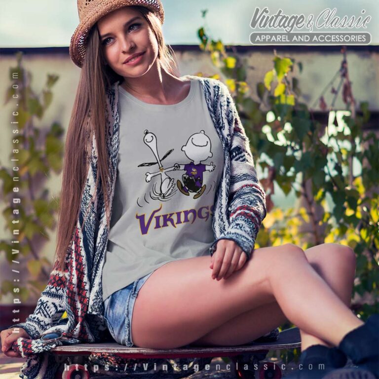 Snoopy And Charlie Brown Minnesota Vikings Women TShirt Snoopy And Charlie Brown Minnesota Vikings Women TShirt