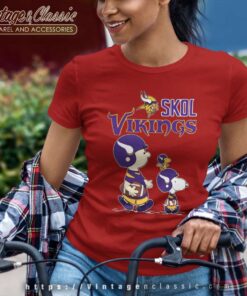 Snoopy And Charlie Brown Skol Viking Women TShirt