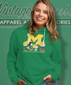 Snoopy And Friends Cheer For The Michigan Wolverines Hoodie