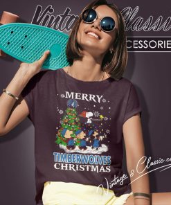 Snoopy And Friends Minnesota Timberwolves Merry Christmas Women T Shirt